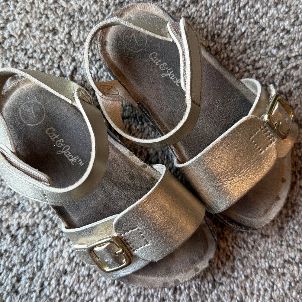 Cat & Jack | Metallic Gold Kids Sandals with Buckle Strap - Picture 4 of 8